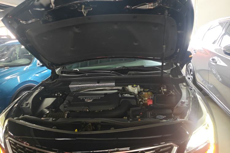 Used Cadillac XT4 2021 28T Two-Wheel Drive Tech Edition Engine Bay