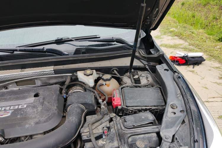 Used Cadillac XT4 2021 28T Two-Wheel Drive Tech Edition Engine Bay Left