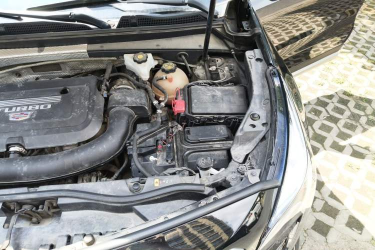 Used Cadillac XT4 2021 28T Two-Wheel Drive Luxury Version Engine Bay Left