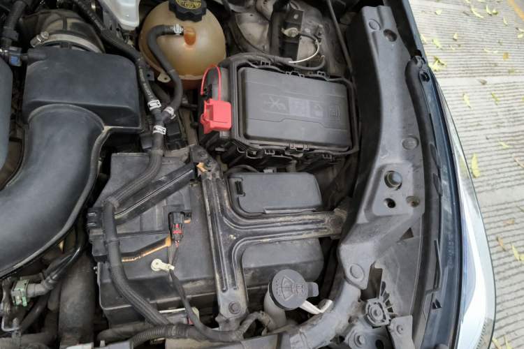 Used Cadillac XT4 2021 28T Two-Wheel Drive Tech Edition Engine Bay Left