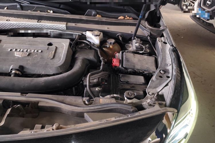 Used Cadillac XT4 2021 28T Two-Wheel Drive Luxury Version Engine Bay Left