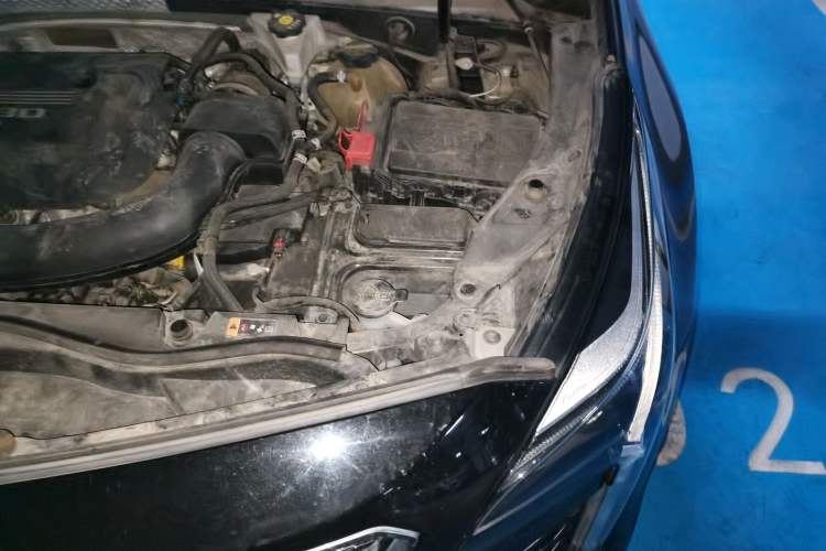 Used Cadillac XT4 2021 28T Two-Wheel Drive Tech Edition Engine Bay Left