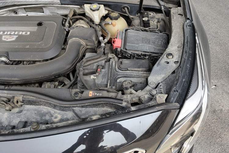 Used Cadillac XT4 2021 28T Four-Wheel Drive Platinum Edition Engine Bay Left
