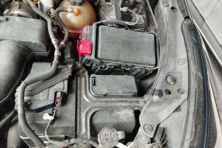 Used Cadillac XT4 2021 28T Two-Wheel Drive Tech Edition Engine Bay Left