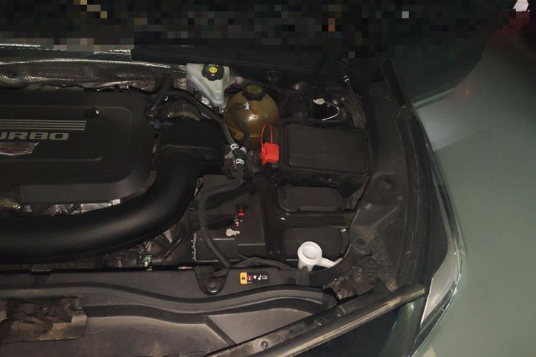 Used Cadillac XT4 2021 28T Two-Wheel Drive Luxury Version Engine Bay Left