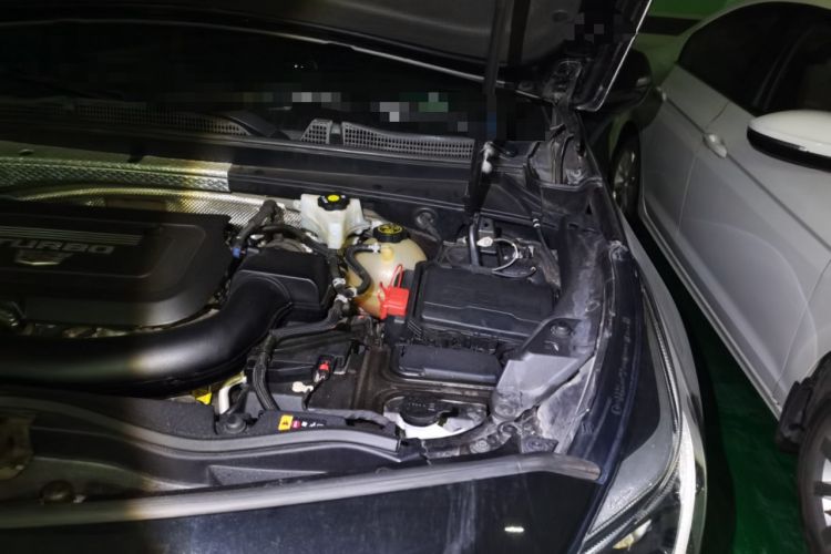 Used Cadillac XT4 2021 28T Two-Wheel Drive Luxury Version Engine Bay Left