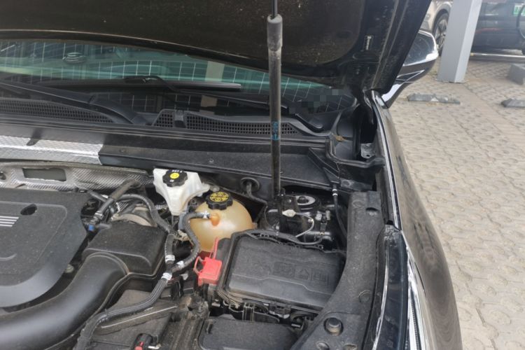 Used Cadillac XT4 2021 28T Two-Wheel Drive Leading Version Engine Bay Left
