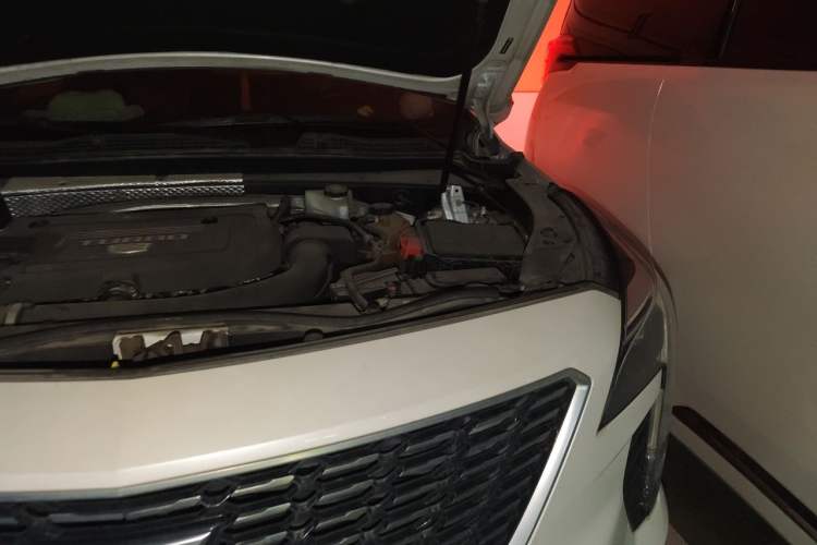 Used Cadillac XT4 2021 28T Two-Wheel Drive Luxury Version Engine Bay Left