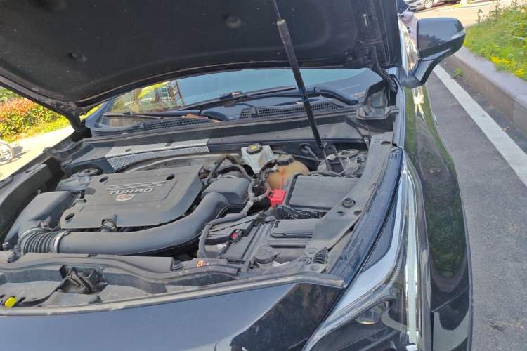 Used Cadillac XT4 2021 28T Two-Wheel Drive Tech Edition Engine Bay Left