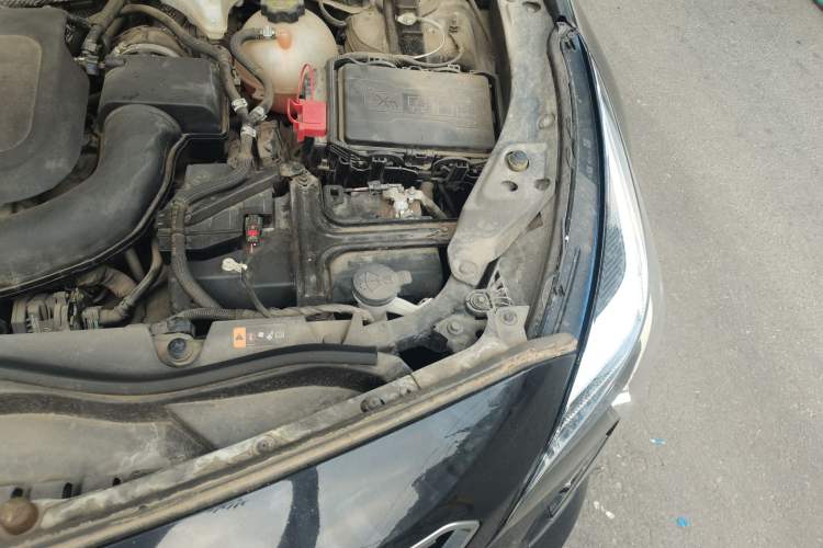 Used Cadillac XT4 2021 28T Two-Wheel Drive Tech Edition Engine Bay Left