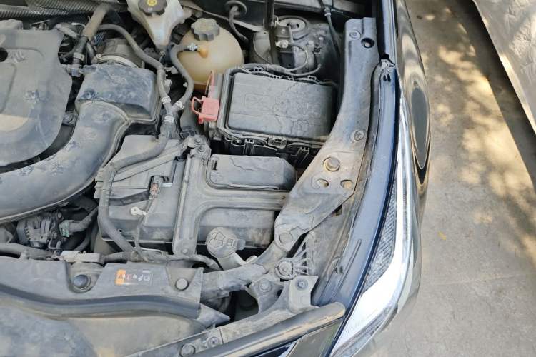 Used Cadillac XT4 2021 28T Two-Wheel Drive Tech Edition Engine Bay Left