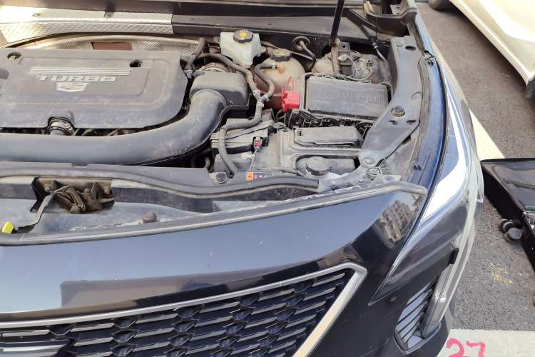 Used Cadillac XT4 2021 28T Two-Wheel Drive Leading Version Engine Bay Left