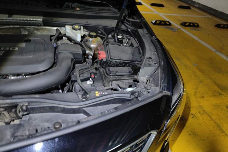 Used Cadillac XT4 2021 28T Two-Wheel Drive Luxury Version Engine Bay Left