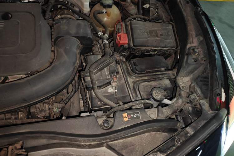 Used Cadillac XT4 2021 28T Two-Wheel Drive Luxury Version Engine Bay Left