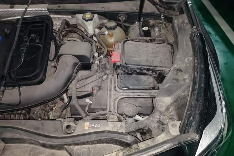 Used Cadillac XT4 2021 28T Two-Wheel Drive Leading Version Engine Bay Left