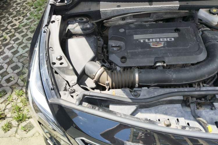 Used Cadillac XT4 2021 28T Two-Wheel Drive Luxury Version Engine Bay Right