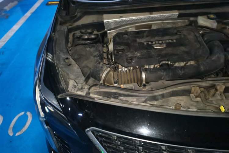 Used Cadillac XT4 2021 28T Two-Wheel Drive Tech Edition Engine Bay Right