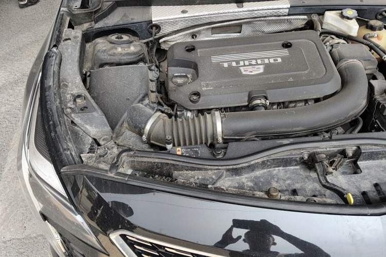 Used Cadillac XT4 2021 28T Four-Wheel Drive Platinum Edition Engine Bay Right
