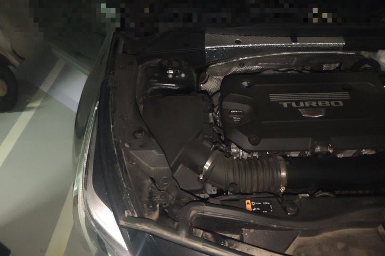 Used Cadillac XT4 2021 28T Two-Wheel Drive Luxury Version Engine Bay Right