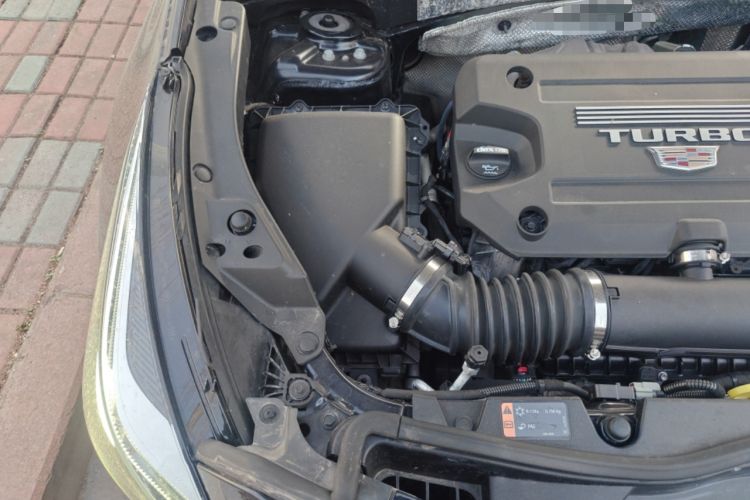 Used Cadillac XT4 2021 28T Two-Wheel Drive Luxury Version Engine Bay Right