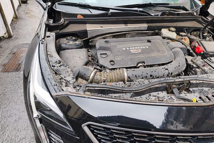 Used Cadillac XT4 2021 28T Two-Wheel Drive Tech Edition Engine Bay Right