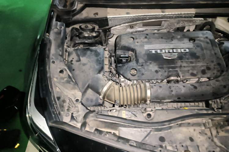 Used Cadillac XT4 2021 28T Two-Wheel Drive Tech Edition Engine Bay Right