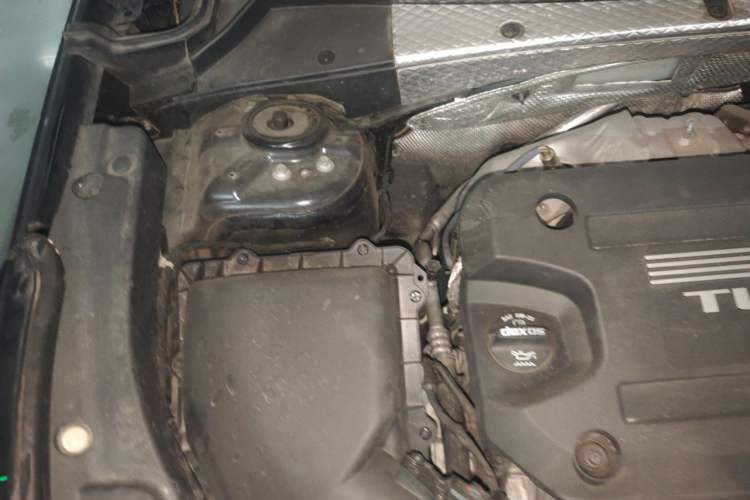 Used Cadillac XT4 2021 28T Two-Wheel Drive Tech Edition Engine Bay Right