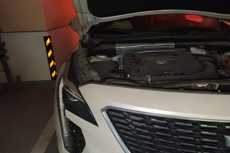 Used Cadillac XT4 2021 28T Two-Wheel Drive Luxury Version Engine Bay Right