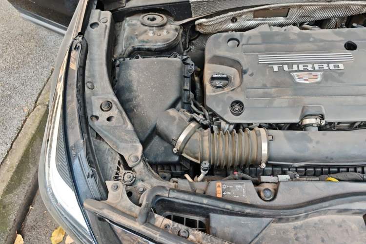 Used Cadillac XT4 2021 28T Two-Wheel Drive Luxury Version Engine Bay Right