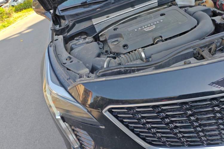 Used Cadillac XT4 2021 28T Two-Wheel Drive Tech Edition Engine Bay Right
