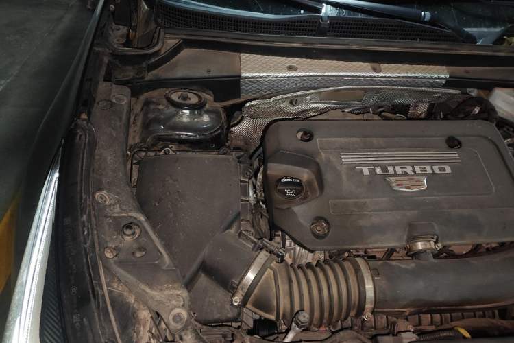 Used Cadillac XT4 2021 28T Two-Wheel Drive Luxury Version Engine Bay Right