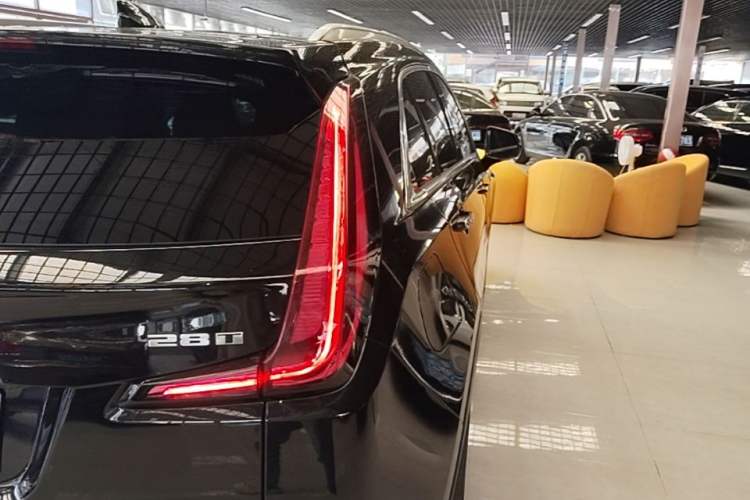 Used Cadillac XT4 2021 28T Two-Wheel Drive Leading Version Exterior 3