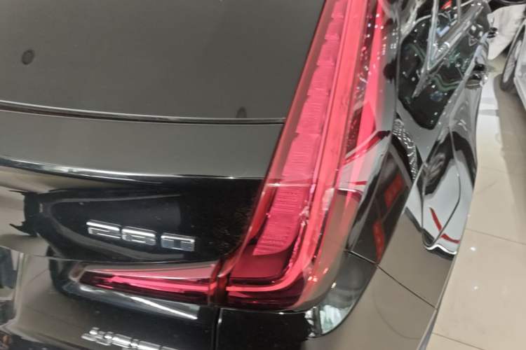 Used Cadillac XT4 2021 28T Two-Wheel Drive Tech Edition Exterior 3