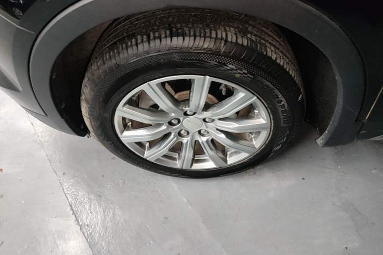 Used Cadillac XT4 2021 28T Two-Wheel Drive Luxury Version Exterior 4
