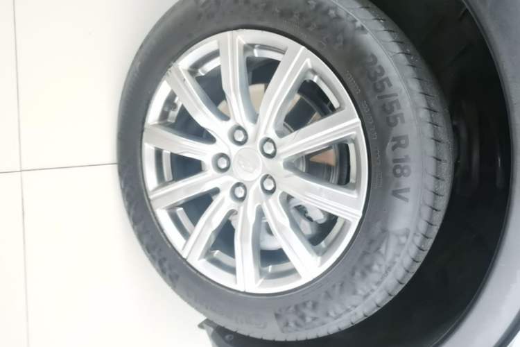 Used Cadillac XT4 2021 28T Two-Wheel Drive Leading Version Exterior 5