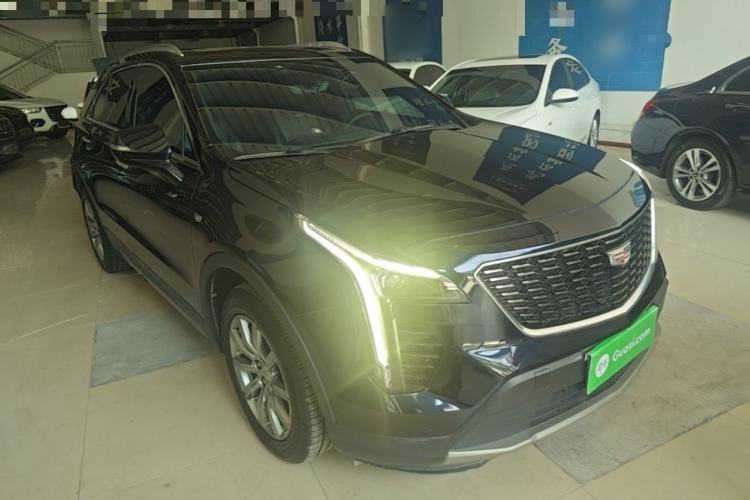 Used Cadillac XT4 2021 28T Two-Wheel Drive Luxury Version Front Right 45 Deg
