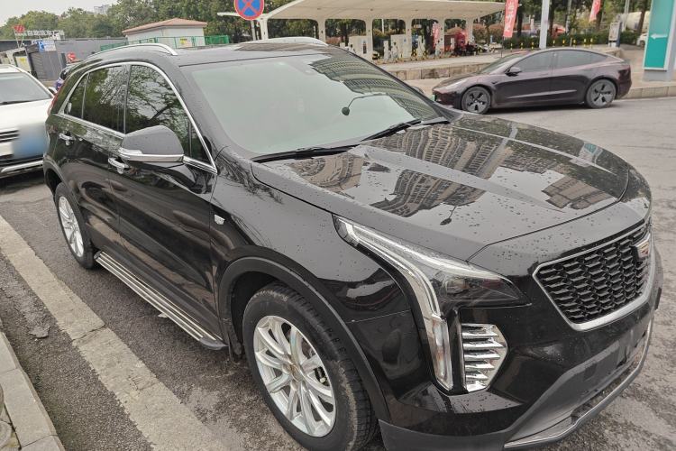 Used Cadillac XT4 2021 28T Two-Wheel Drive Tech Edition Front Right 45 Deg