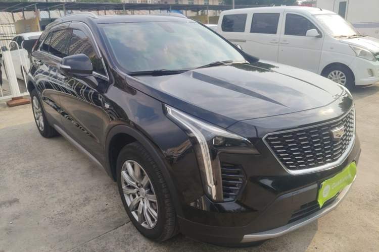Used Cadillac XT4 2021 28T Two-Wheel Drive Leading Version Front Right 45 Deg