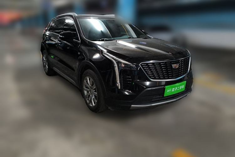 Used Cadillac XT4 2021 28T Two-Wheel Drive Luxury Version Front Right 45 Deg