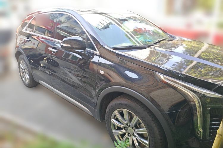 Used Cadillac XT4 2021 28T Two-Wheel Drive Leading Version Front Right 45 Deg