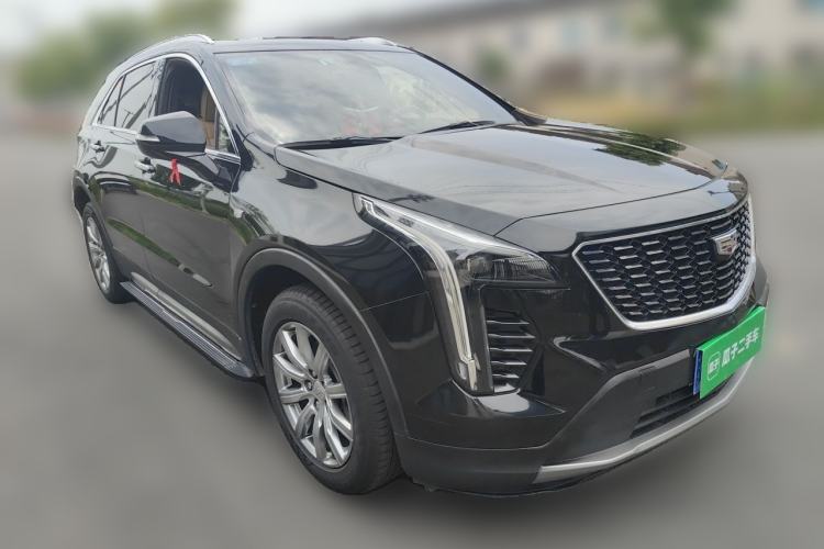 Used Cadillac XT4 2021 28T Two-Wheel Drive Luxury Version Front Right 45 Deg