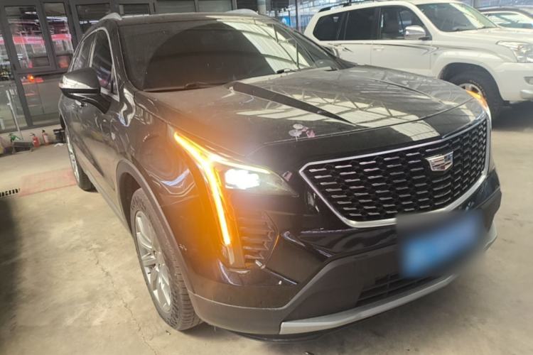 Used Cadillac XT4 2021 28T Two-Wheel Drive Leading Version Front Right 45 Deg