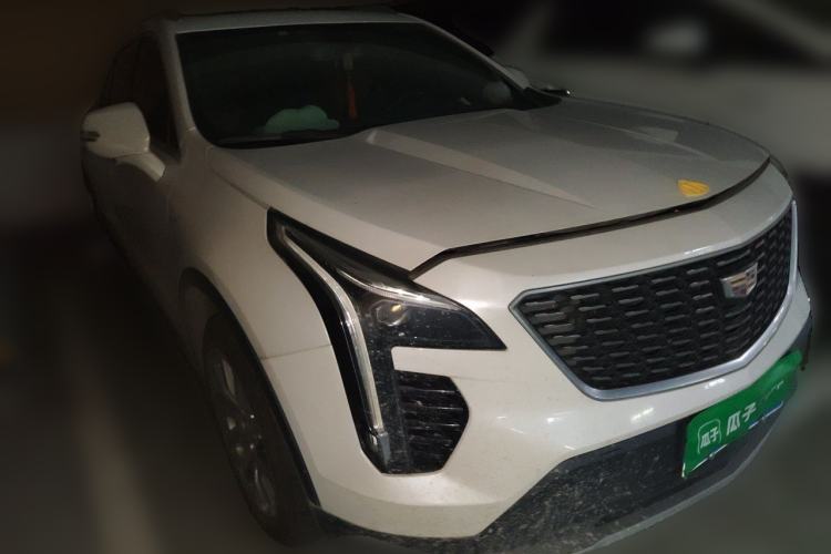 Used Cadillac XT4 2021 28T Two-Wheel Drive Luxury Version Front Right 45 Deg