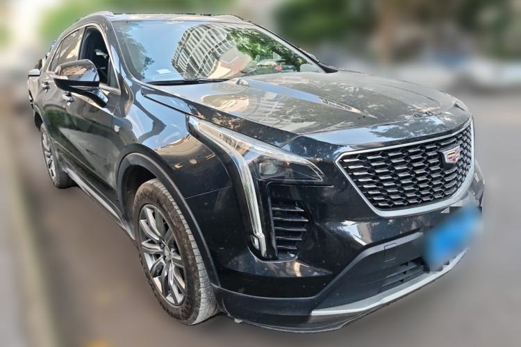 Used Cadillac XT4 2021 28T Two-Wheel Drive Luxury Version Front Right 45 Deg