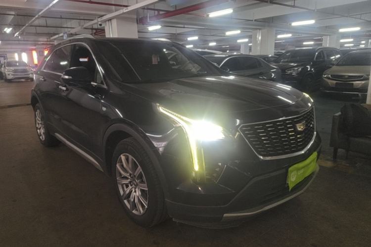 Used Cadillac XT4 2021 28T Two-Wheel Drive Luxury Version Front Right 45 Deg