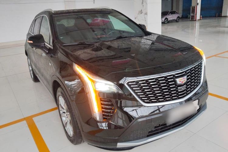 Used Cadillac XT4 2021 28T Two-Wheel Drive Leading Version Front Right 45 Deg