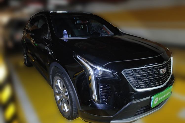 Used Cadillac XT4 2021 28T Two-Wheel Drive Luxury Version Front Right 45 Deg