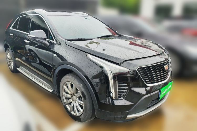 Used Cadillac XT4 2021 28T Two-Wheel Drive Luxury Version Front Right 45 Deg