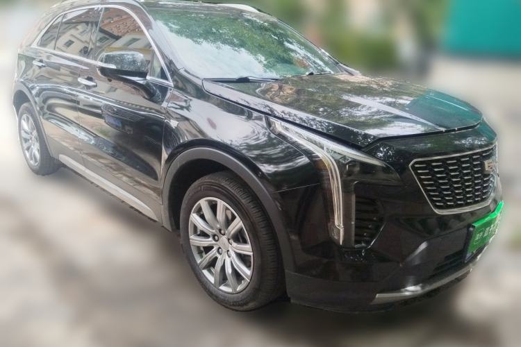 Used Cadillac XT4 2021 28T Two-Wheel Drive Luxury Version Front Right 45 Deg