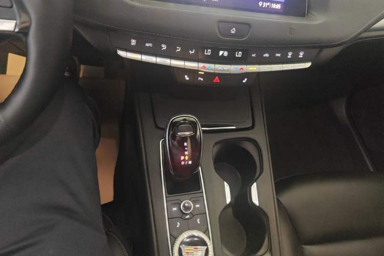 Used Cadillac XT4 2021 28T Two-Wheel Drive Luxury Version Gear Lever